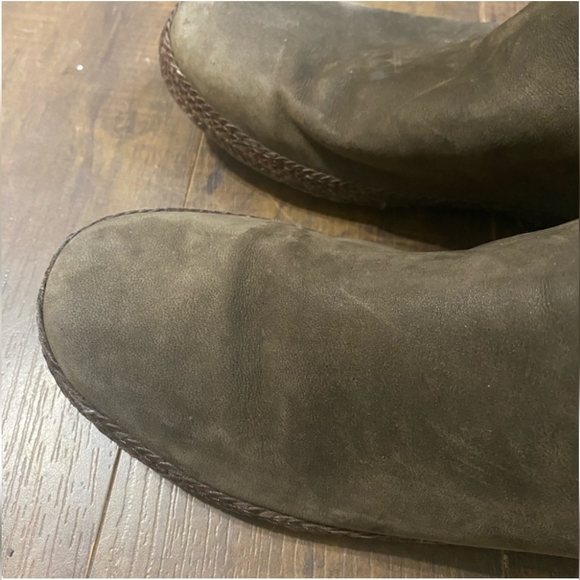 Ugg Australian Lyza grey boots -reposhed from @fashionista6869/Mary Beth E - Picture 6 of 8